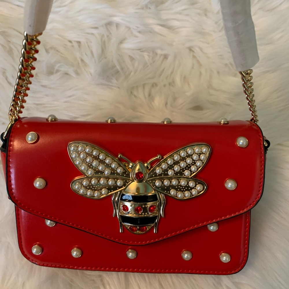 Fashionable purse with bumble bee in gold tone and crystals and faux pearls NWOT
